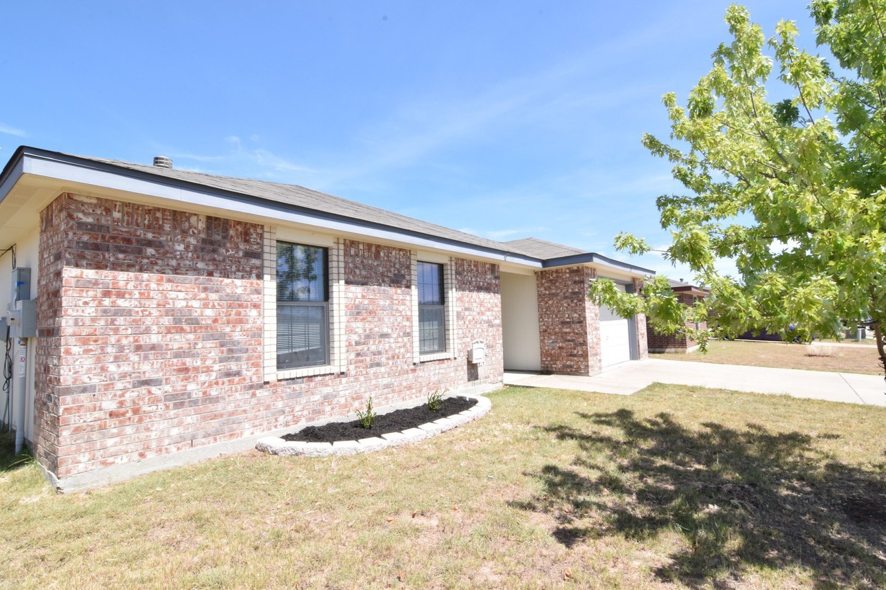 509 Sumac Trl - Photo 2 of 27