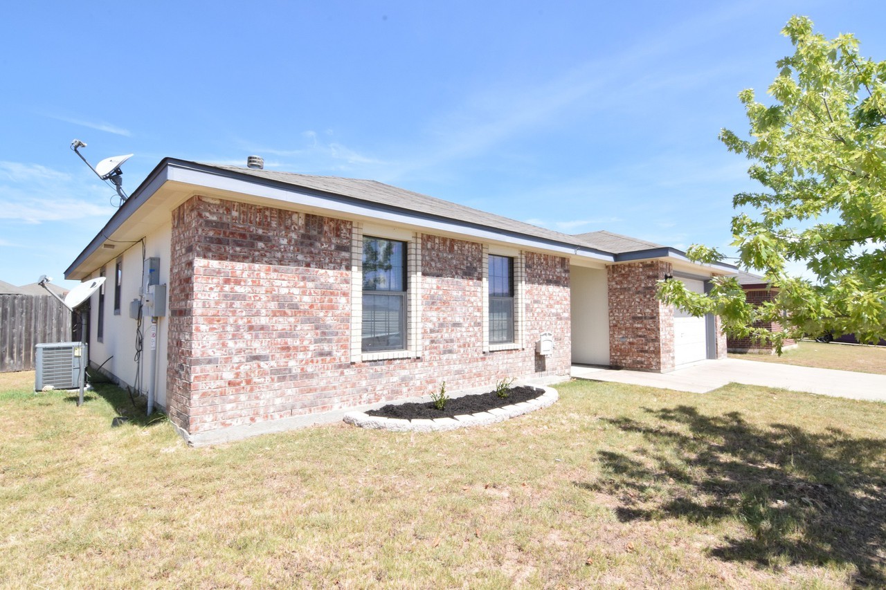 509 Sumac Trl - Photo 4 of 27