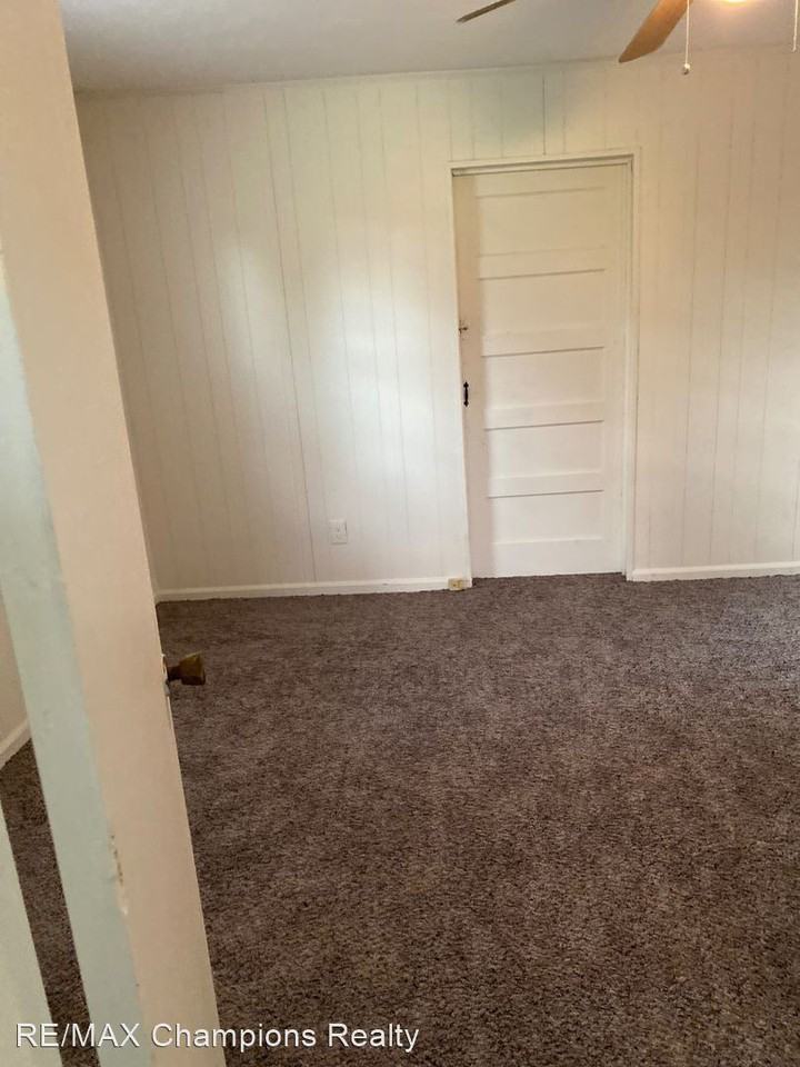1500 9th Pl - Photo 3 of 10