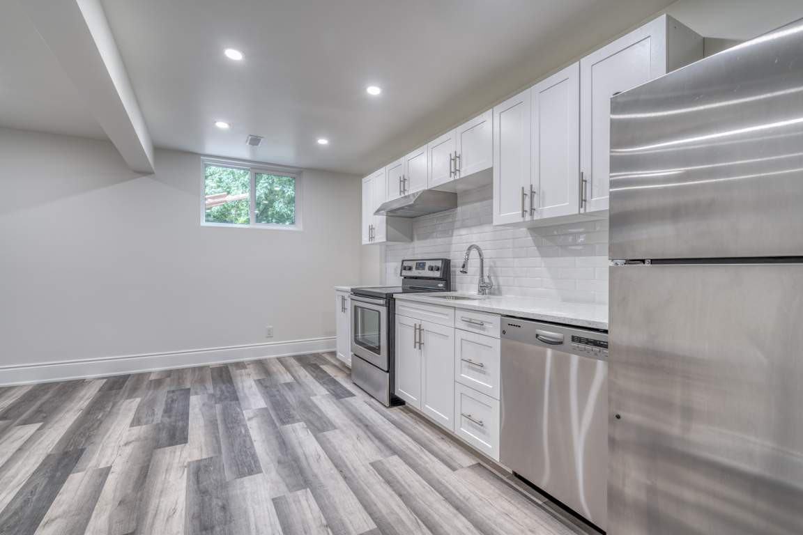 220 Caroline Street S - Photo 2 of 14