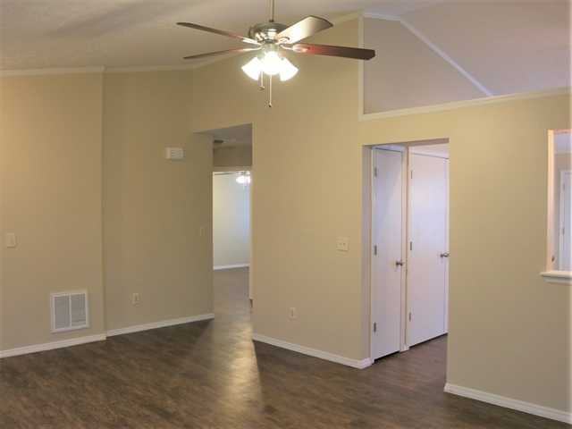 1462 Meadowlark Ln - Photo 2 of 10