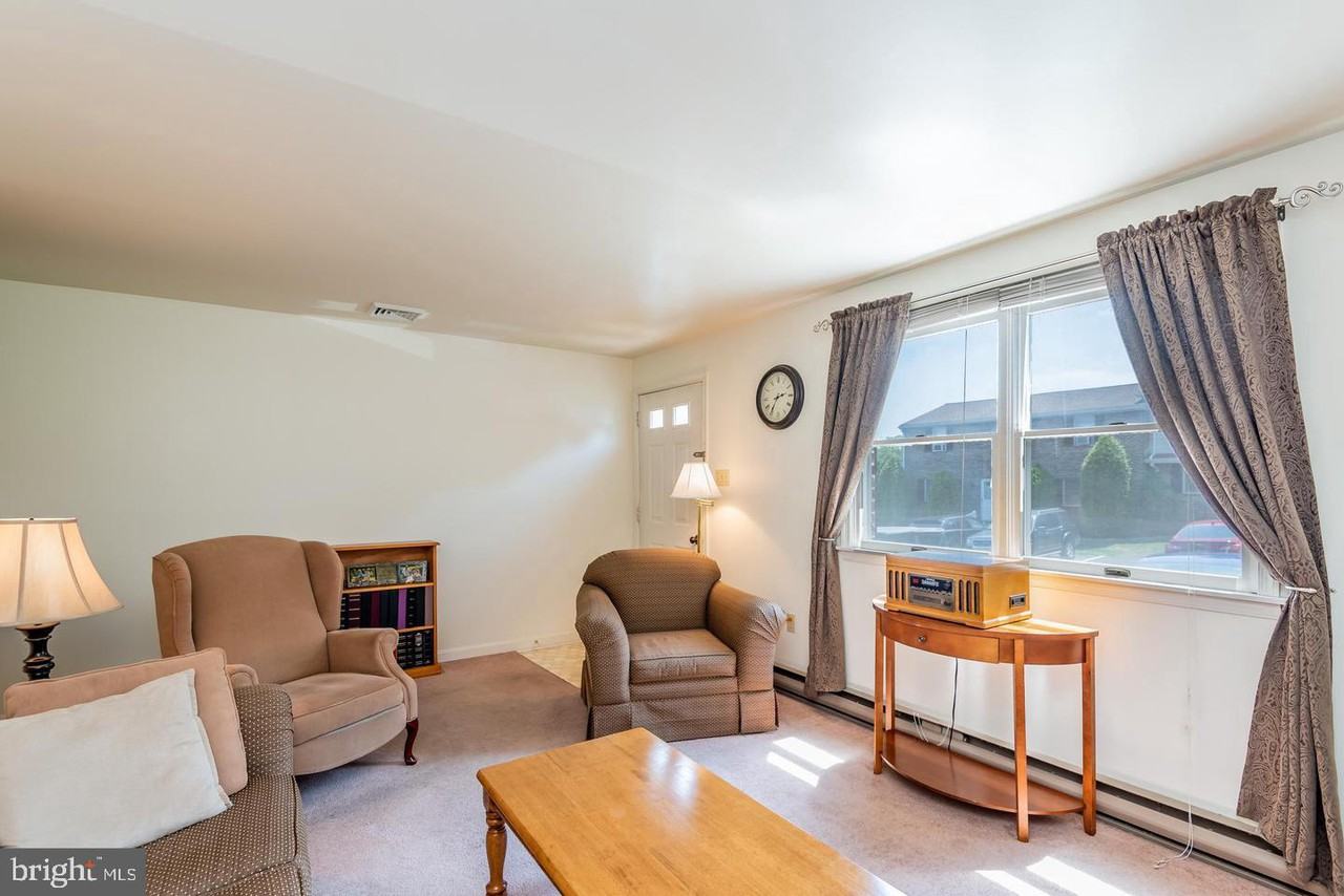 632 Gates Ln - Photo 3 of 22