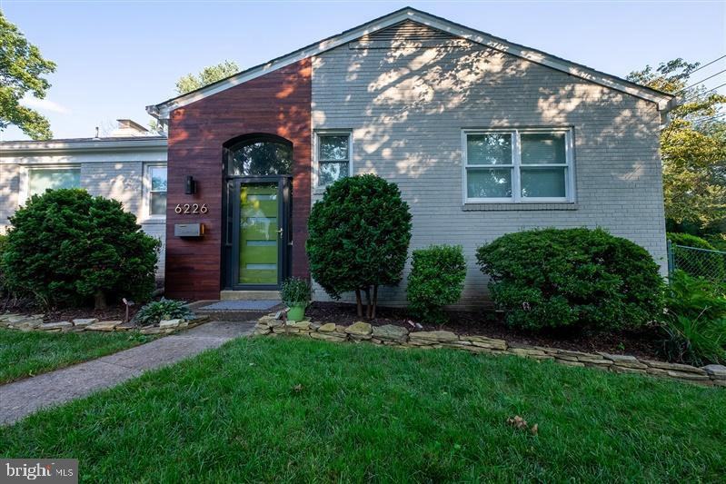 6226 Cheryl Dr - Photo 3 of 49