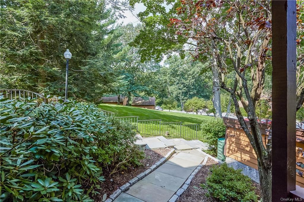 84 Pheasant Run - Photo 3 of 32