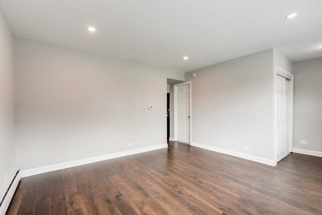 Hawthorne Apartments - Photo 5 of 25