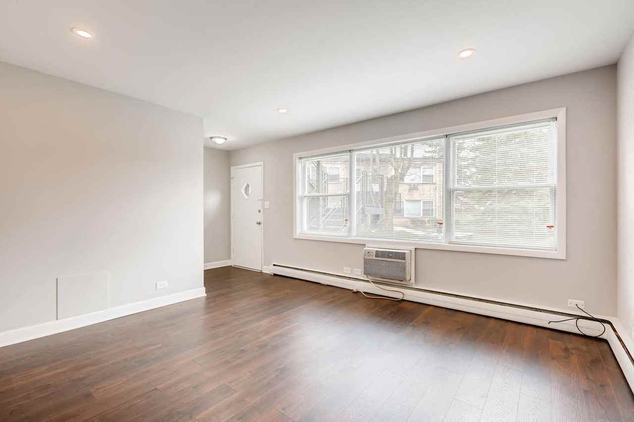 Hawthorne Apartments - Photo 6 of 25