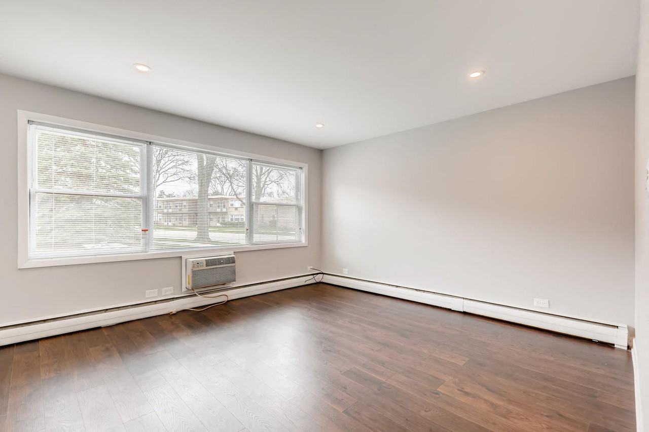 Hawthorne Apartments - Photo 7 of 25