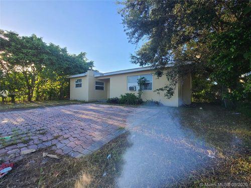 2581 Nw 13th Ct #2581 - Photo 2 of 8