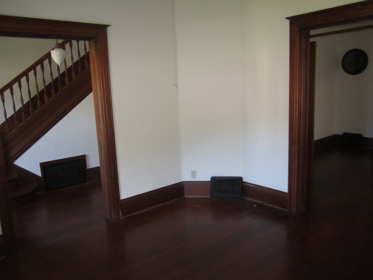 324 East Mulberry Street - Photo 3 of 16