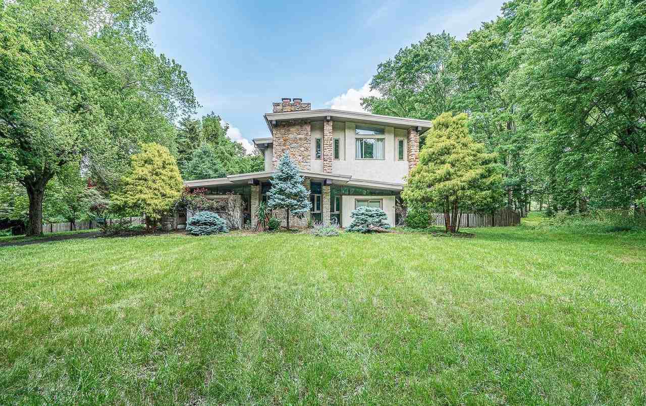 8801 Hawthorne Ln - Photo 2 of 39