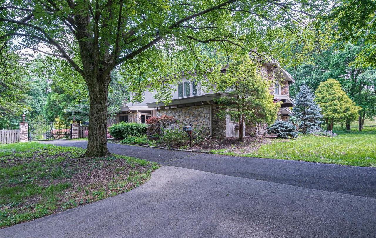 8801 Hawthorne Ln - Photo 3 of 39