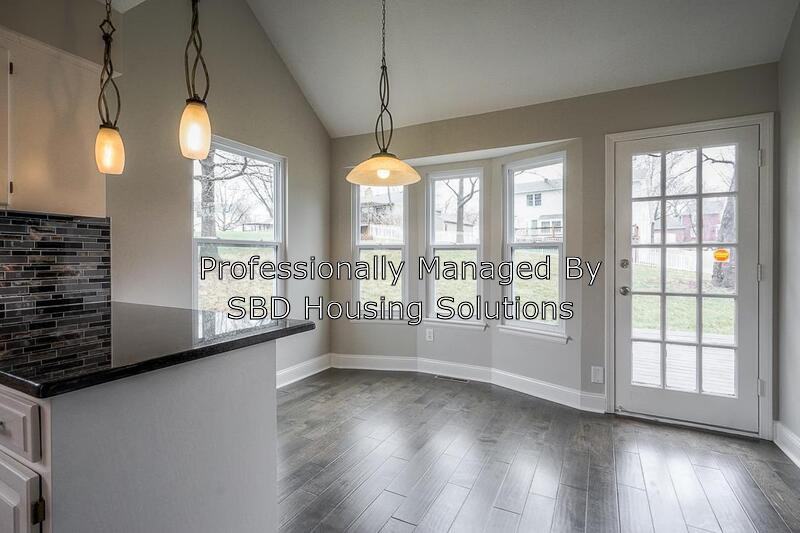 312 Nw Locust St - Photo 2 of 43