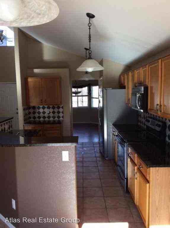 615 Prichett Ct - Photo 3 of 9