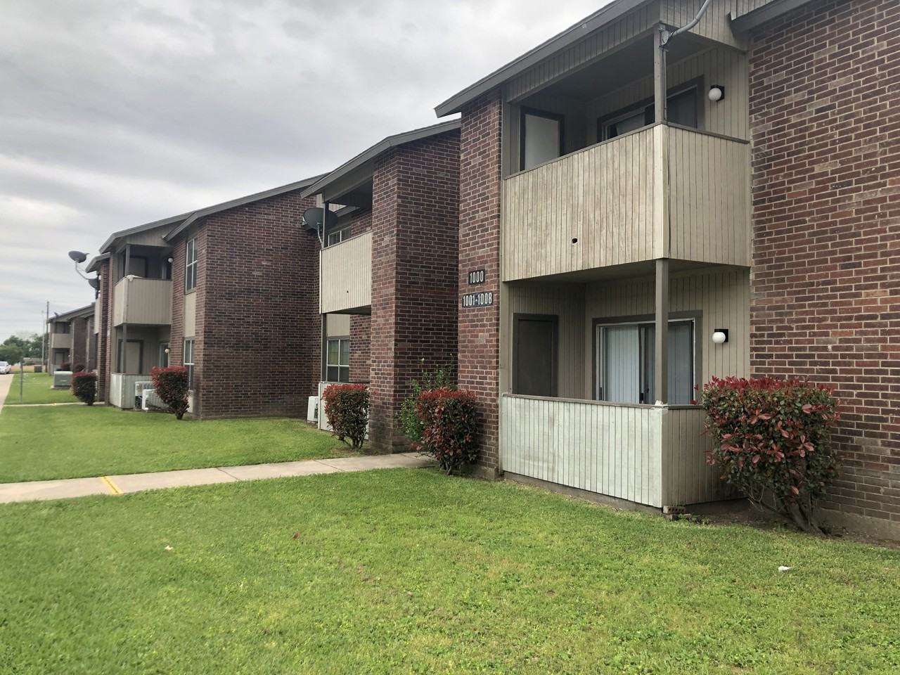 Lakeview Apartments - Photo 3 of 11