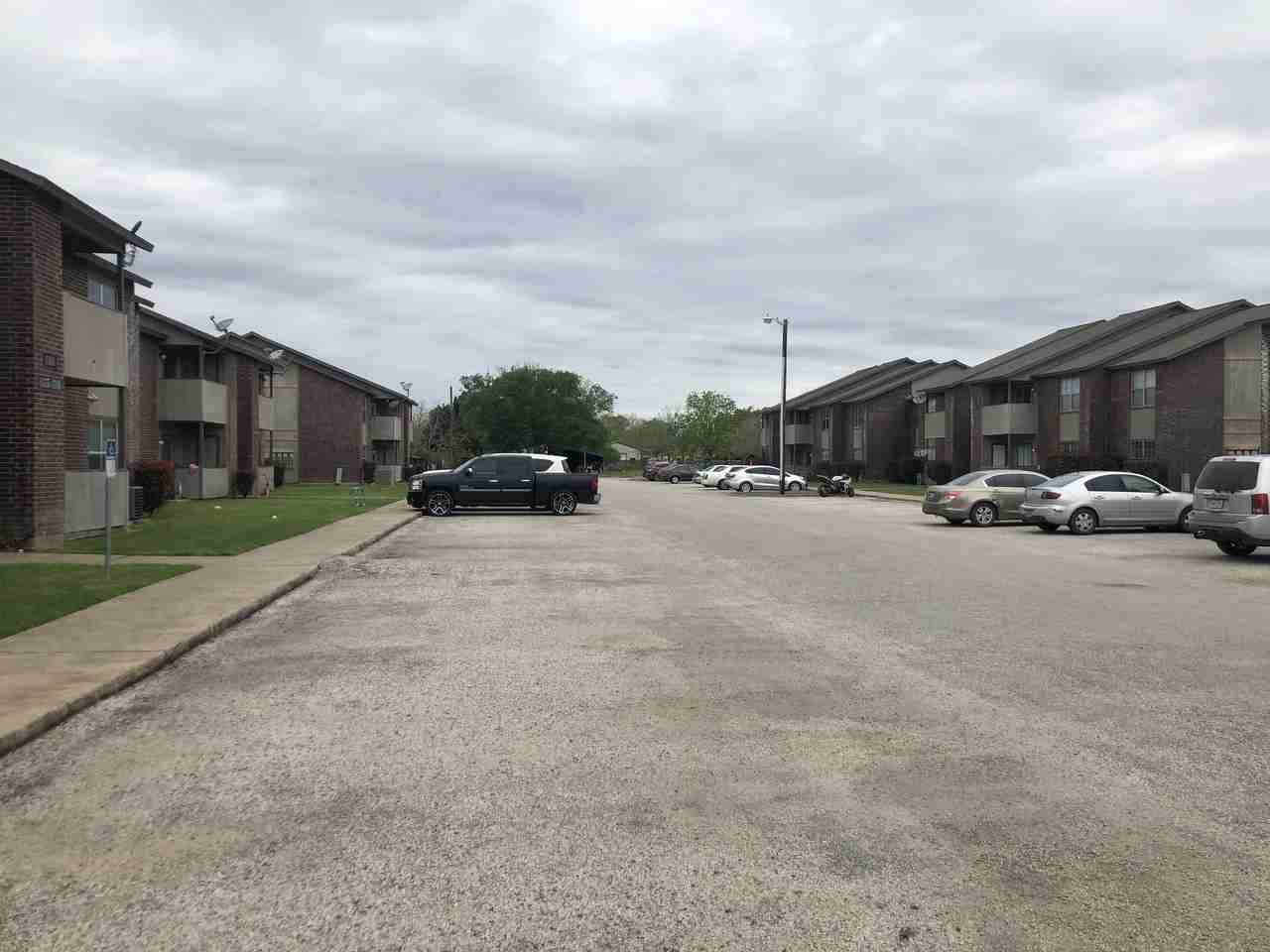 Lakeview Apartments - Photo 5 of 11