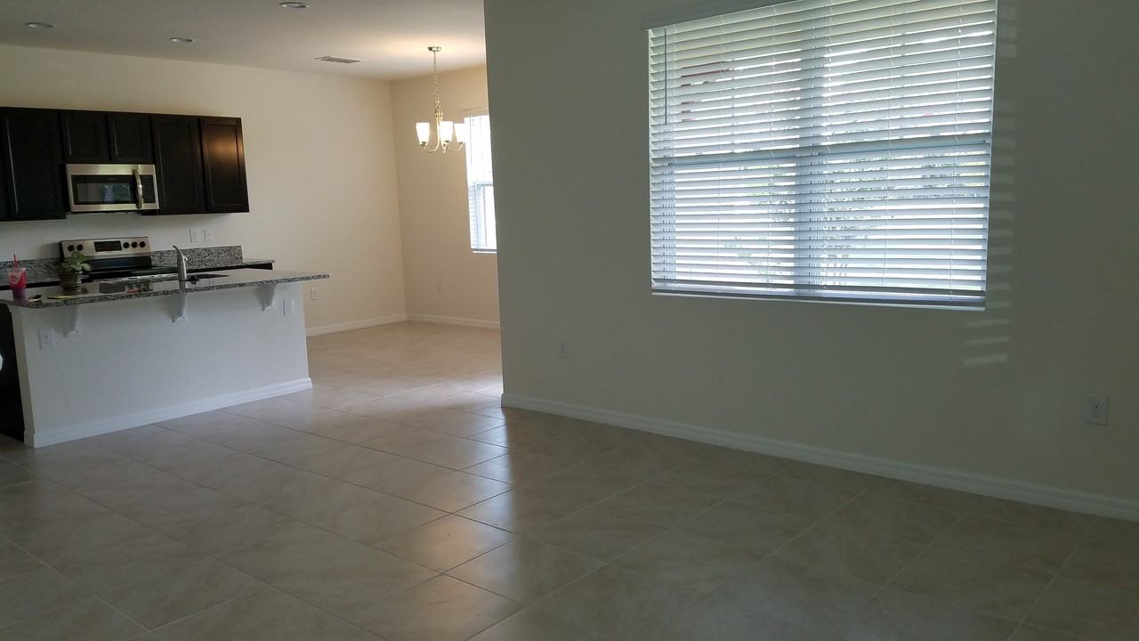 1682 Coulter Lane - Photo 2 of 7