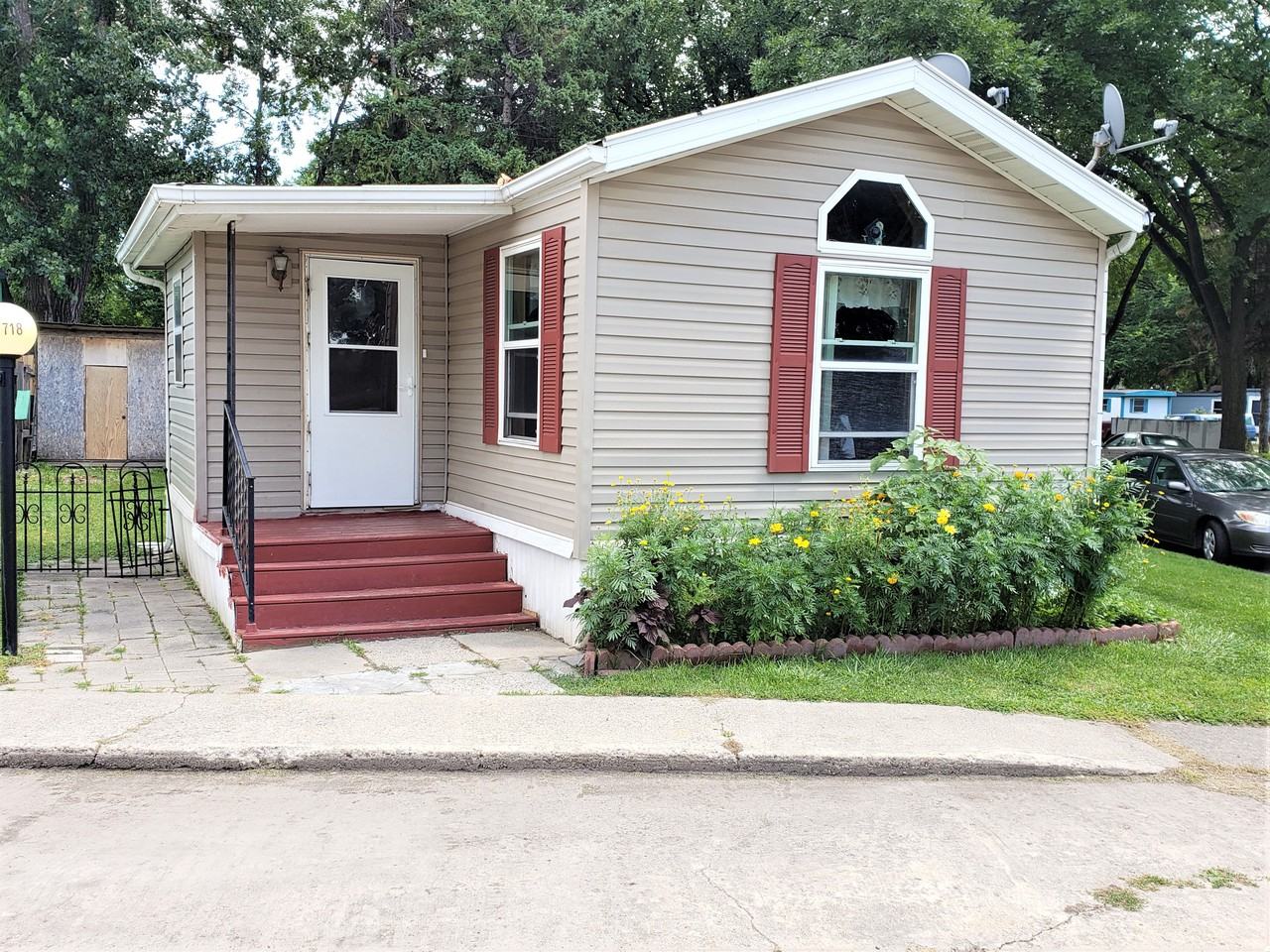 2400 5th Ave S - Photo 2 of 8