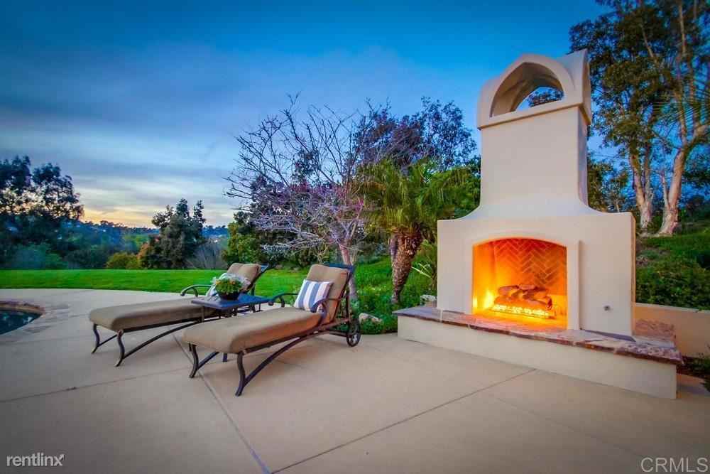 17555 Ranchito Del Rio - Photo 3 of 10