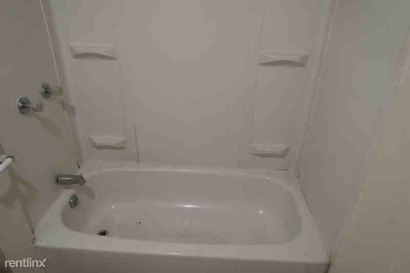 412 412 North St. 4 - Photo 2 of 7