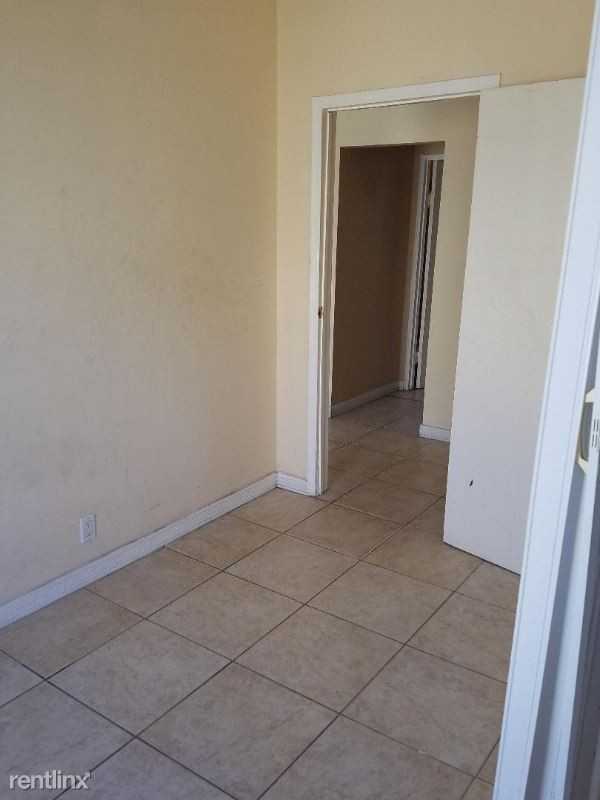 209 Columbia Pl - Photo 2 of 7