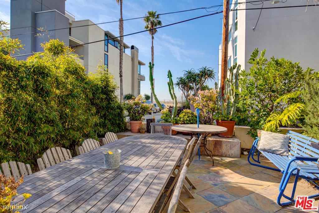 11 Voyage St - Photo 3 of 10