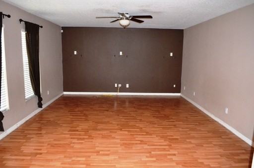 509 Windrose Dr - Photo 2 of 12