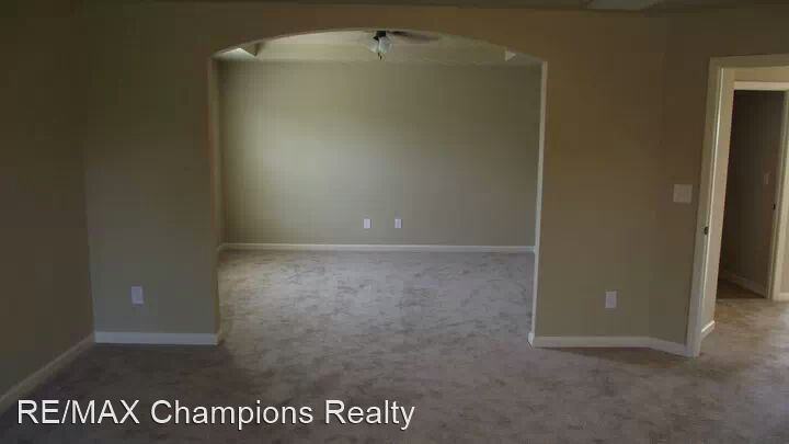 109 Seminole Trl - Photo 3 of 25