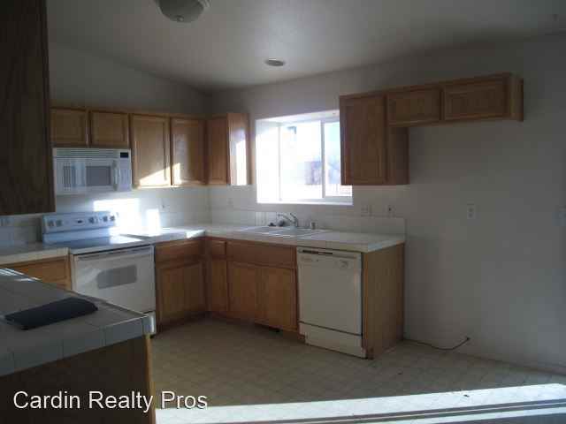 786 Canary Cir - Photo 2 of 14