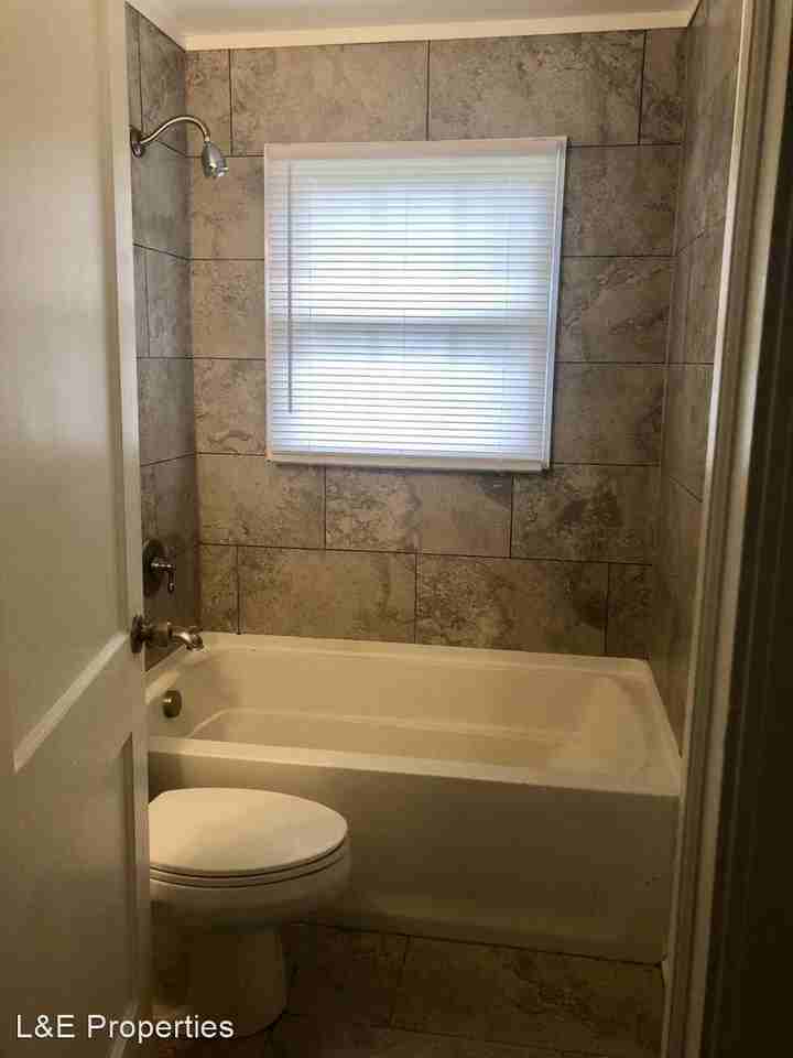 5735 Oak Dr - Photo 3 of 12