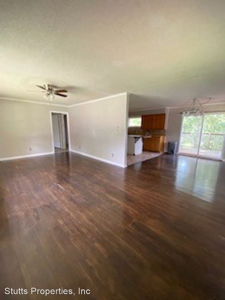 1306 Cypress Mill Rd - Photo 3 of 15