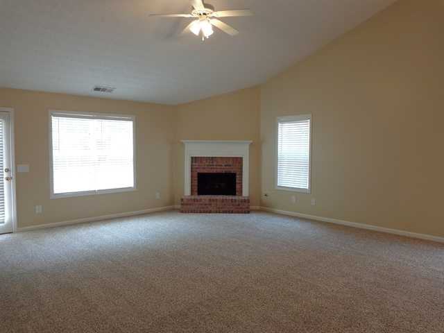 5586 Ashmoore Ct - Photo 2 of 5