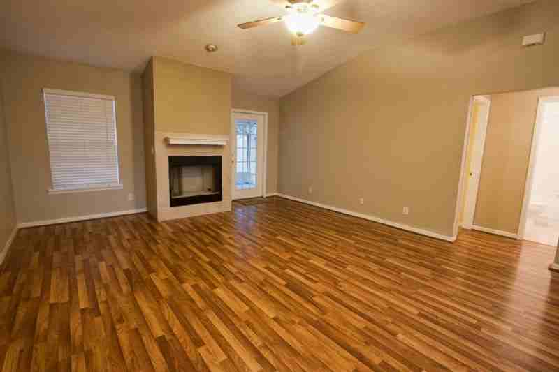 1014 Kennedy Dr - Photo 3 of 12