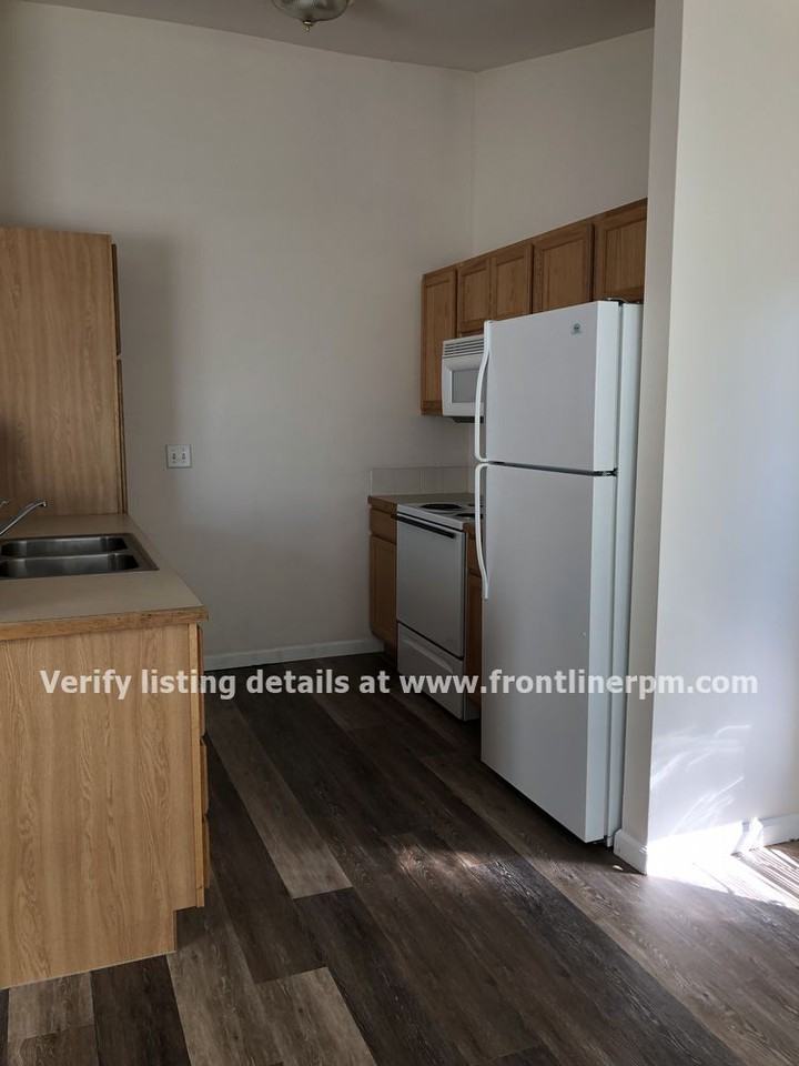 10063 W Garverdale Ln #201 - Photo 3 of 13