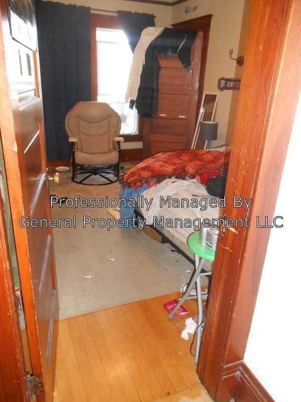 914 S Barstow St - Photo 2 of 10