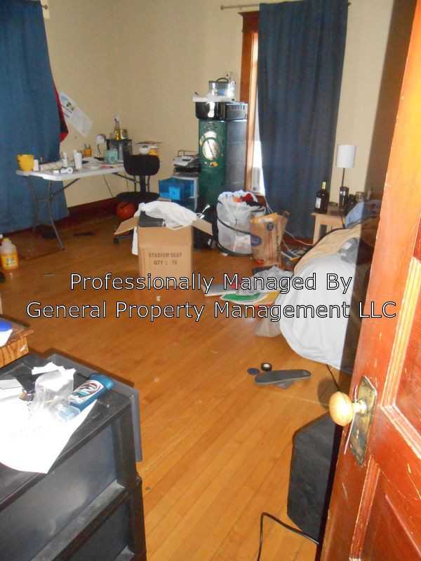 914 S Barstow St - Photo 3 of 10