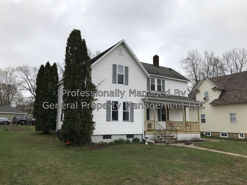 631 1/2 Centre St - Photo 3 of 19