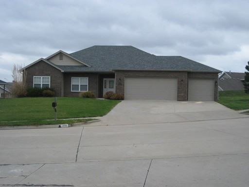 200 Yorkshire Dr - Photo 2 of 11