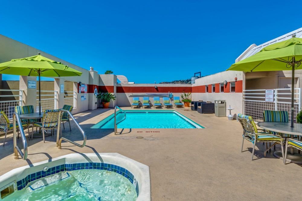 The Joshua Apts - Photo 2 of 18