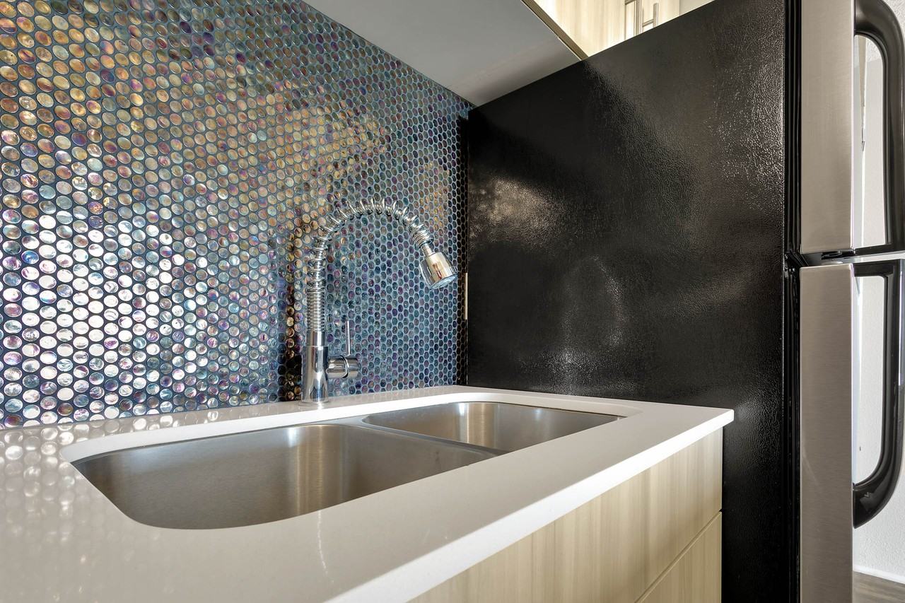 Liv on Steele - Photo 5 of 56