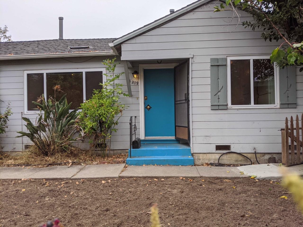 1219 Santa Fe Ave - Photo 2 of 17