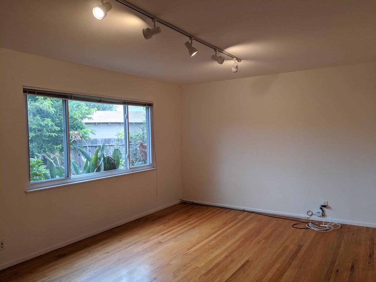 1219 Santa Fe Ave - Photo 3 of 17