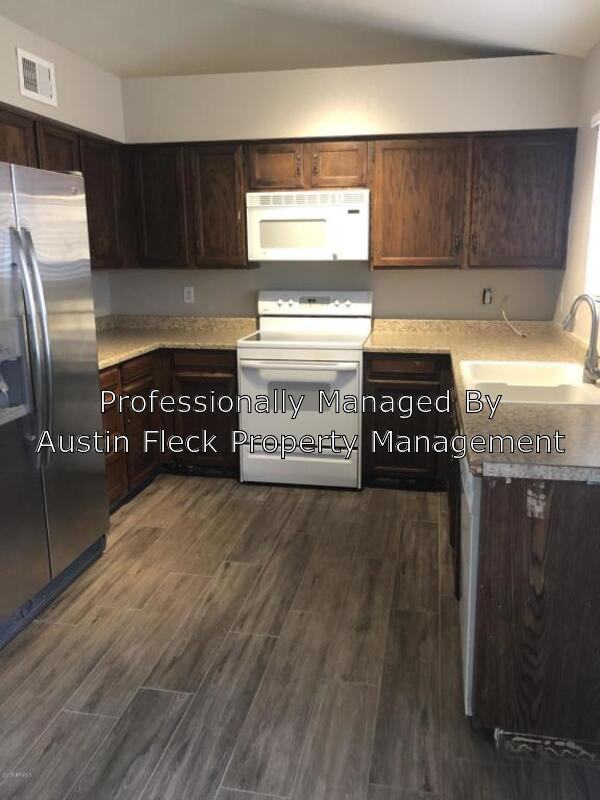 960 N Revere #201 - Photo 3 of 7