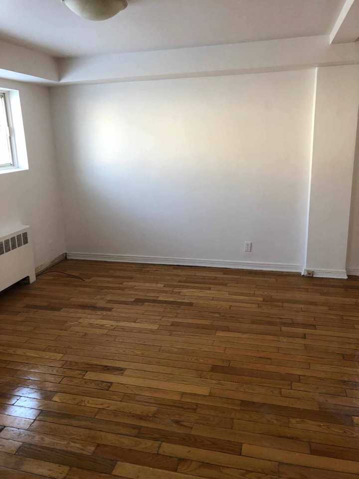 4240 Rue Forest - Photo 3 of 7