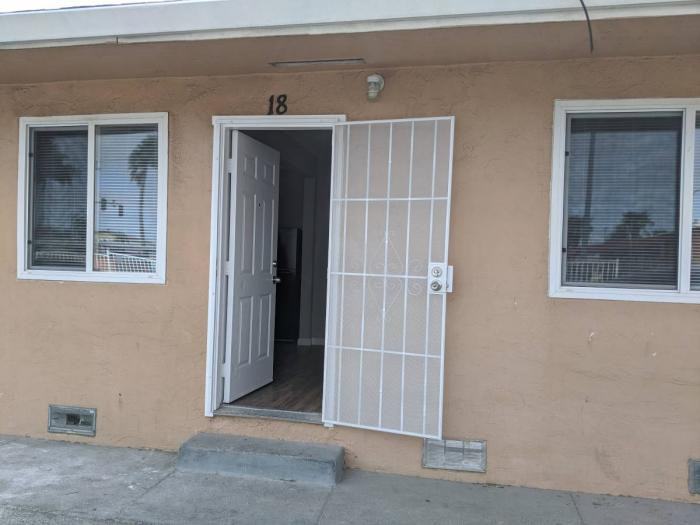 2318 Dover Street - 2318 - Photo 3 of 13