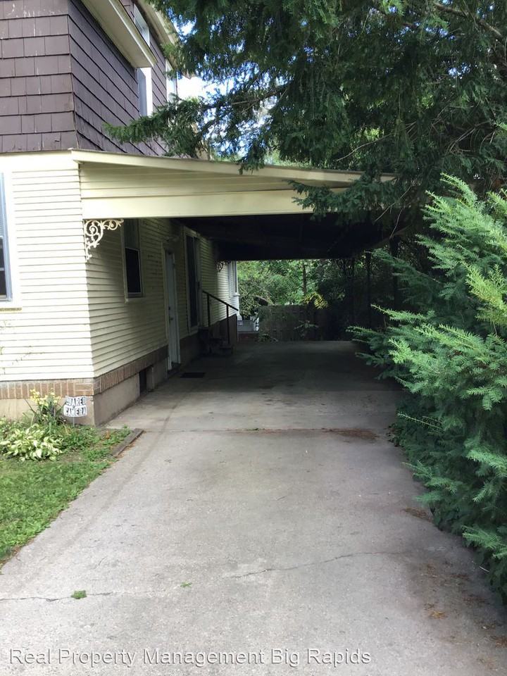 317 Ives Ave - Photo 3 of 13