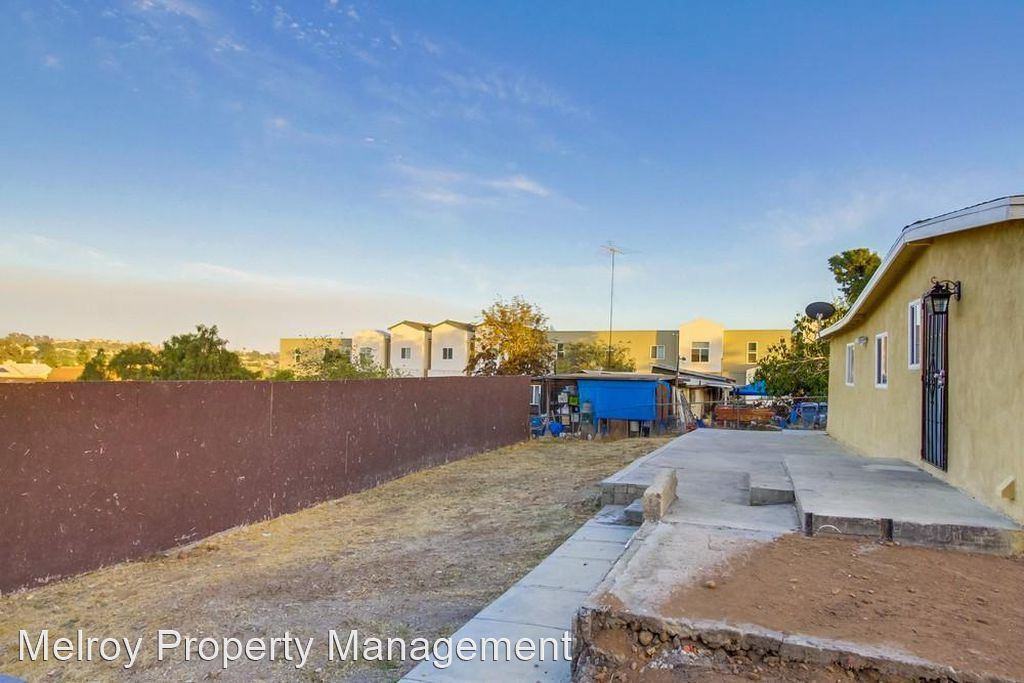 309 S Willie James Jones Ave - Photo 2 of 10