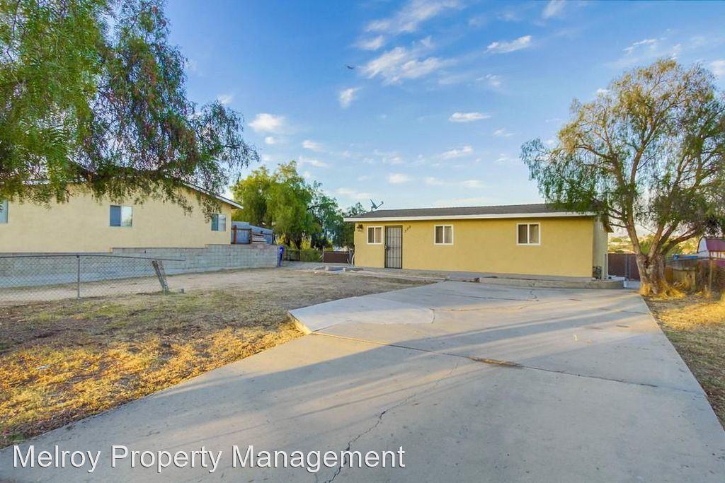 309 S Willie James Jones Ave - Photo 3 of 10