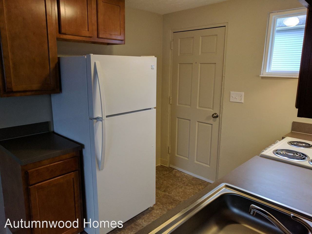 1045 Leona Ave. - Photo 2 of 12