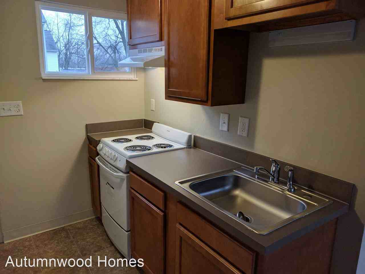 1045 Leona Ave. - Photo 3 of 12