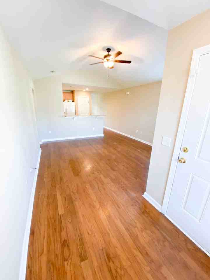 29 Twin Oaks Pl - Photo 3 of 18